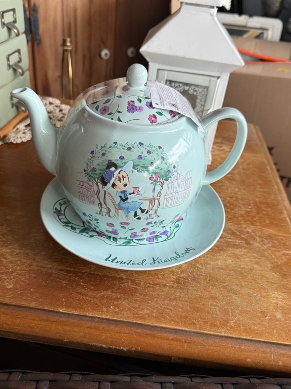 New Disney Fancy a Cuppa  Teapot & plate EPCOT, United Kingdom new